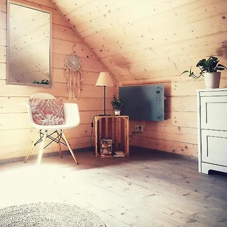 Miedzy Drzewami بيت خشبي *