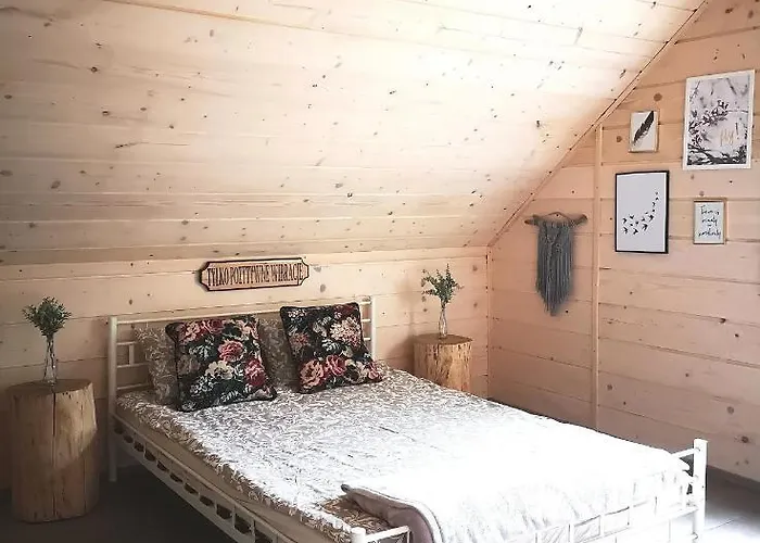 Miedzy Drzewami بيت خشبي *